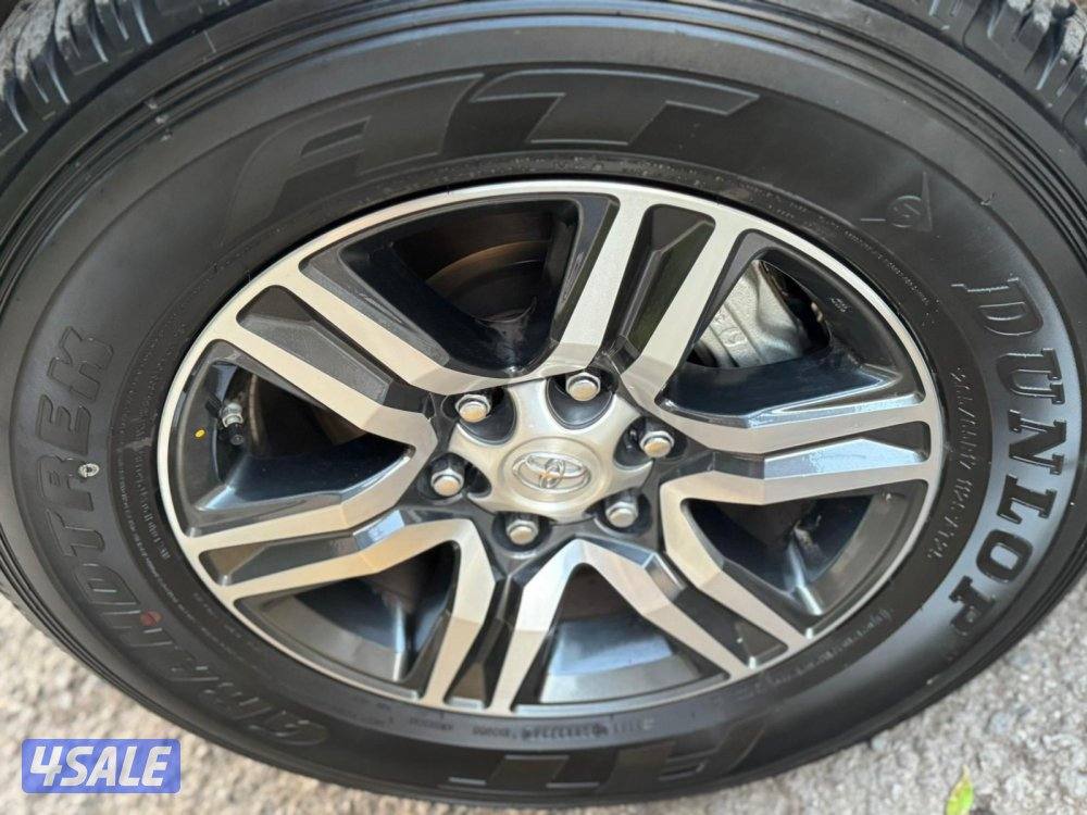 Toyota fortuner 2024 model  4 cylinder  full orginal paint.28000kms13