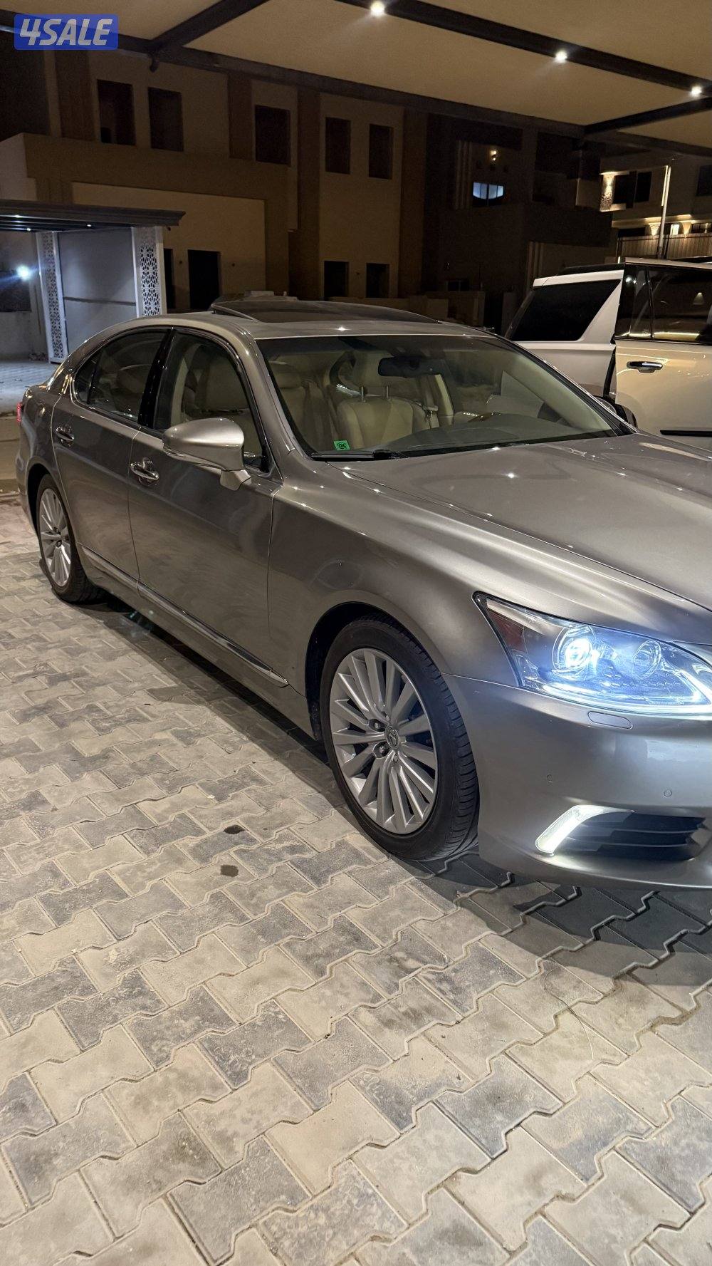 للبيع لكزس 460 (شورت ) شرط الفحص قير مكينه شاصي بدي ثلاث قطع ماشي 2353