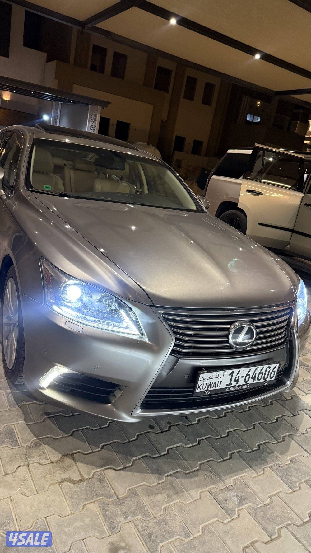 للبيع لكزس 460 (شورت ) شرط الفحص قير مكينه شاصي بدي ثلاث قطع ماشي 2356