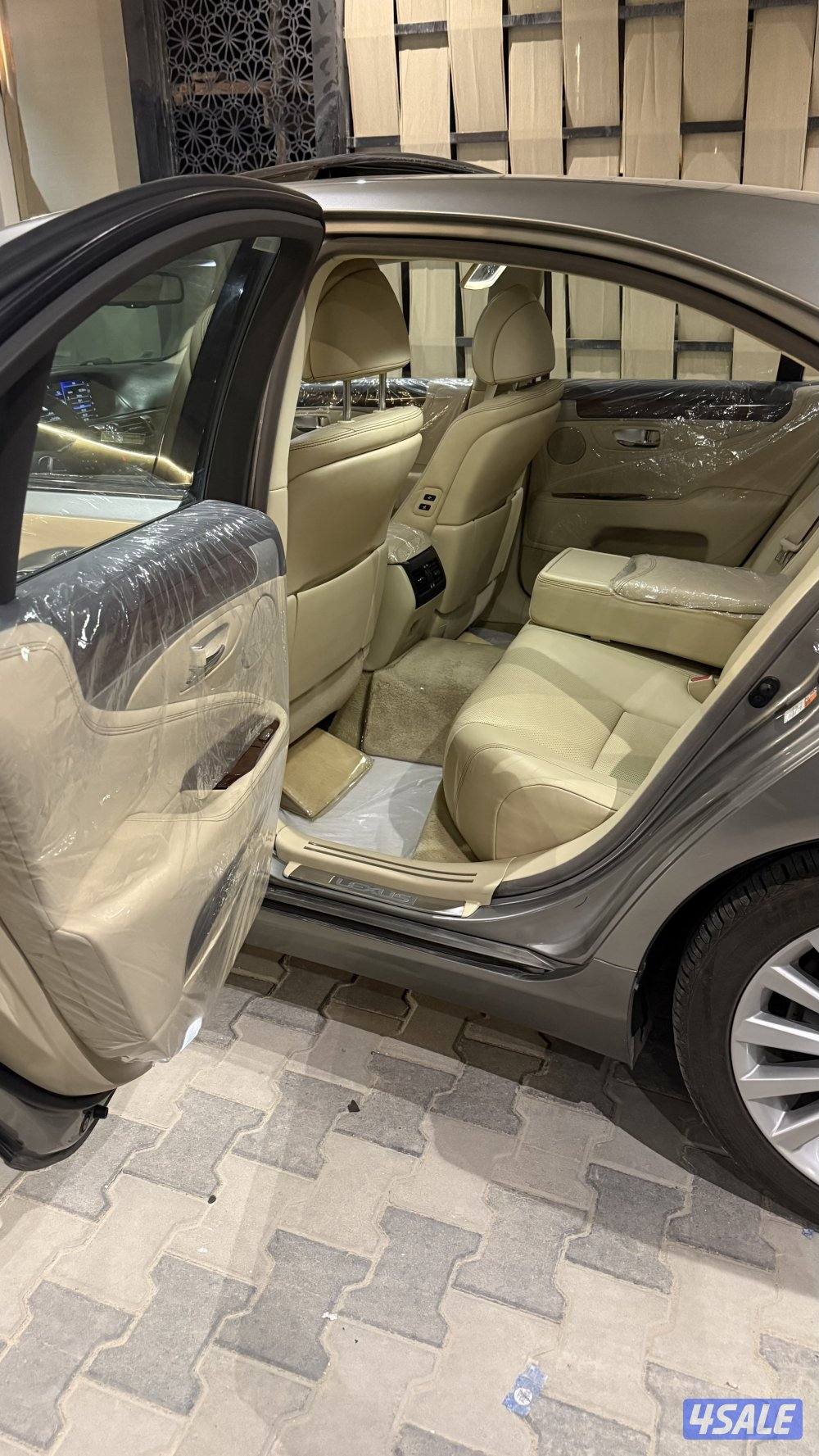 للبيع لكزس 460 (شورت ) شرط الفحص قير مكينه شاصي بدي ثلاث قطع ماشي 2358