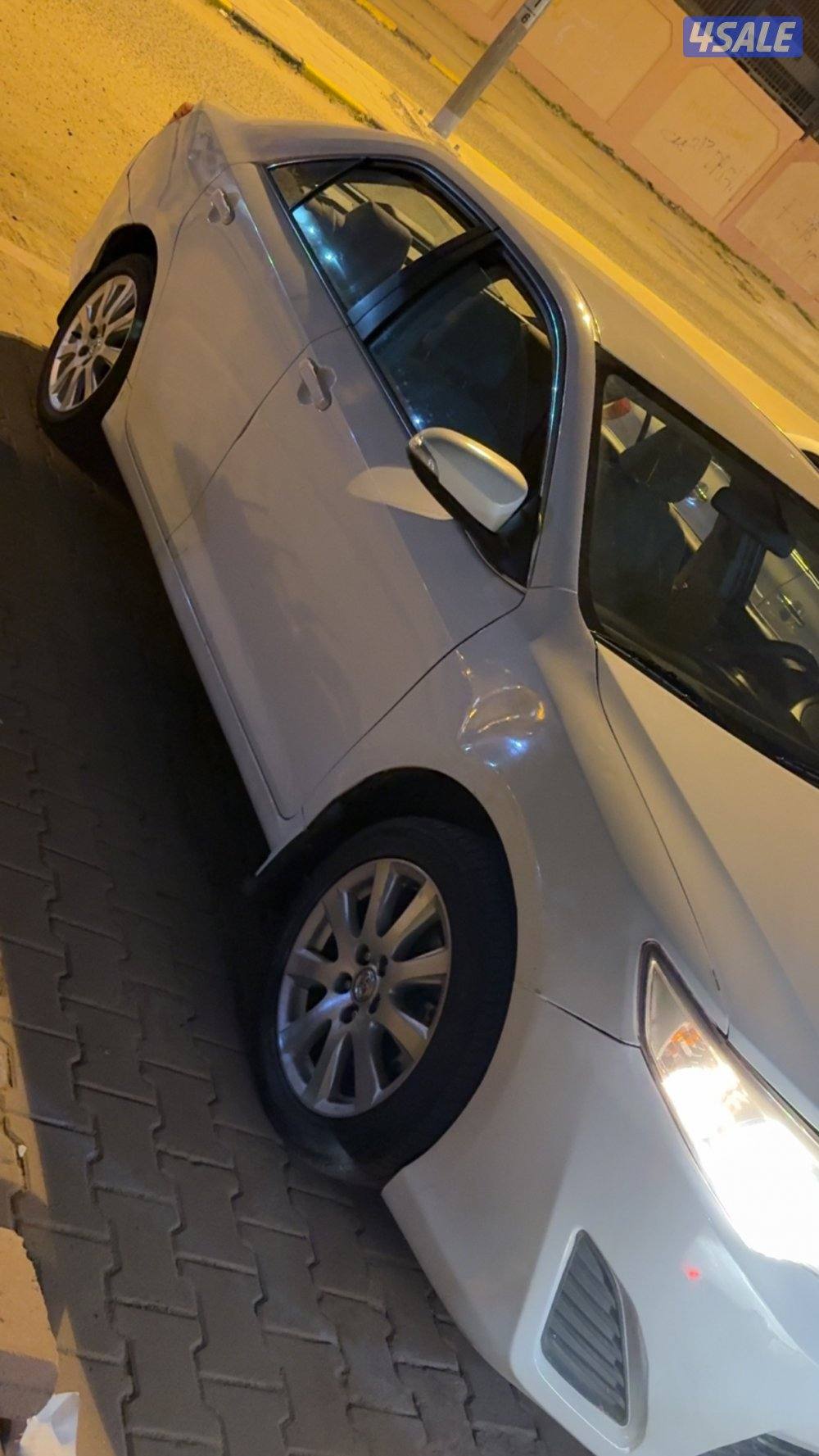 للبيع كامري 2015 اللون ابيض GLشرط الفحص السعر ٢٠٠٠ قابل للمساومه3