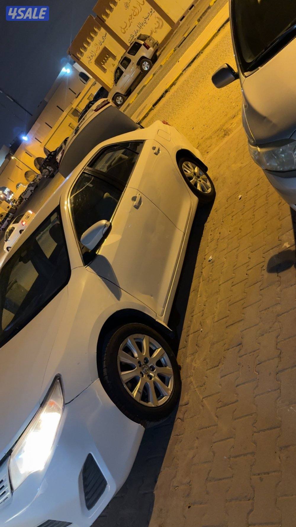 للبيع كامري 2015 اللون ابيض GLشرط الفحص السعر ٢٠٠٠ قابل للمساومه5
