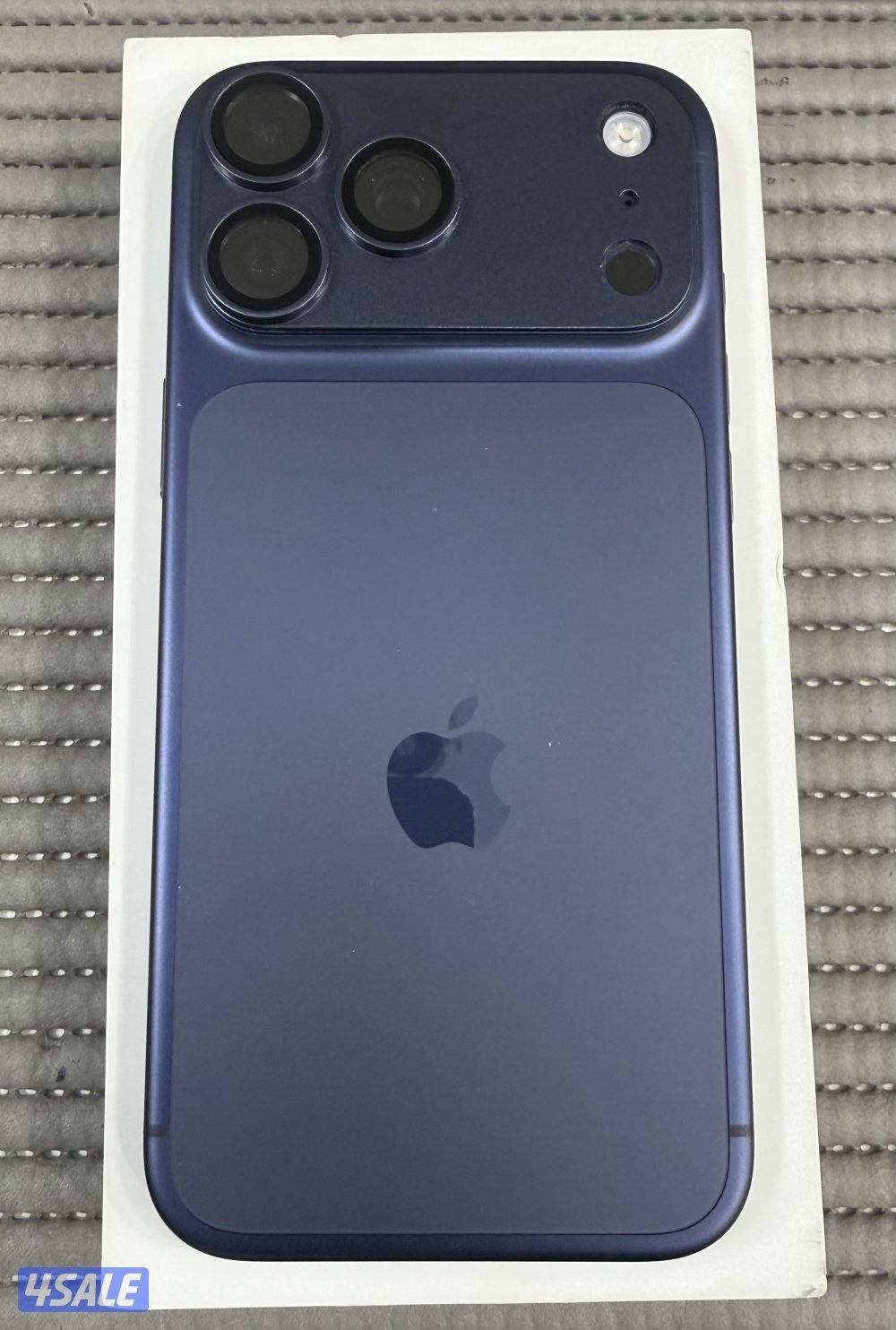 iPhone 17 Pro Max 512GB Blue Used.2