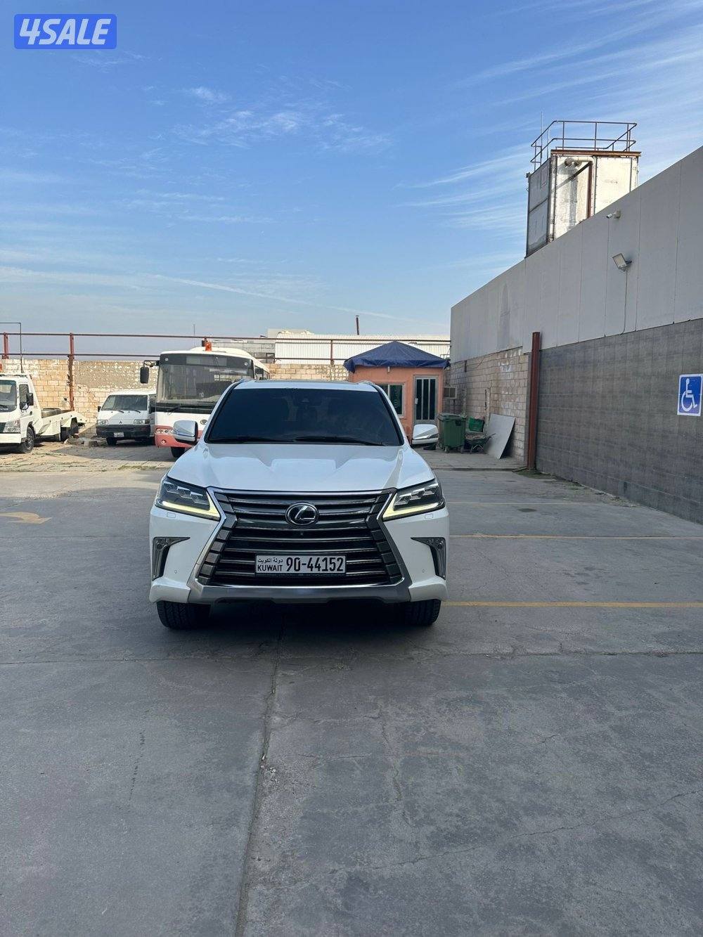 للبيع جيب لكزس 201711