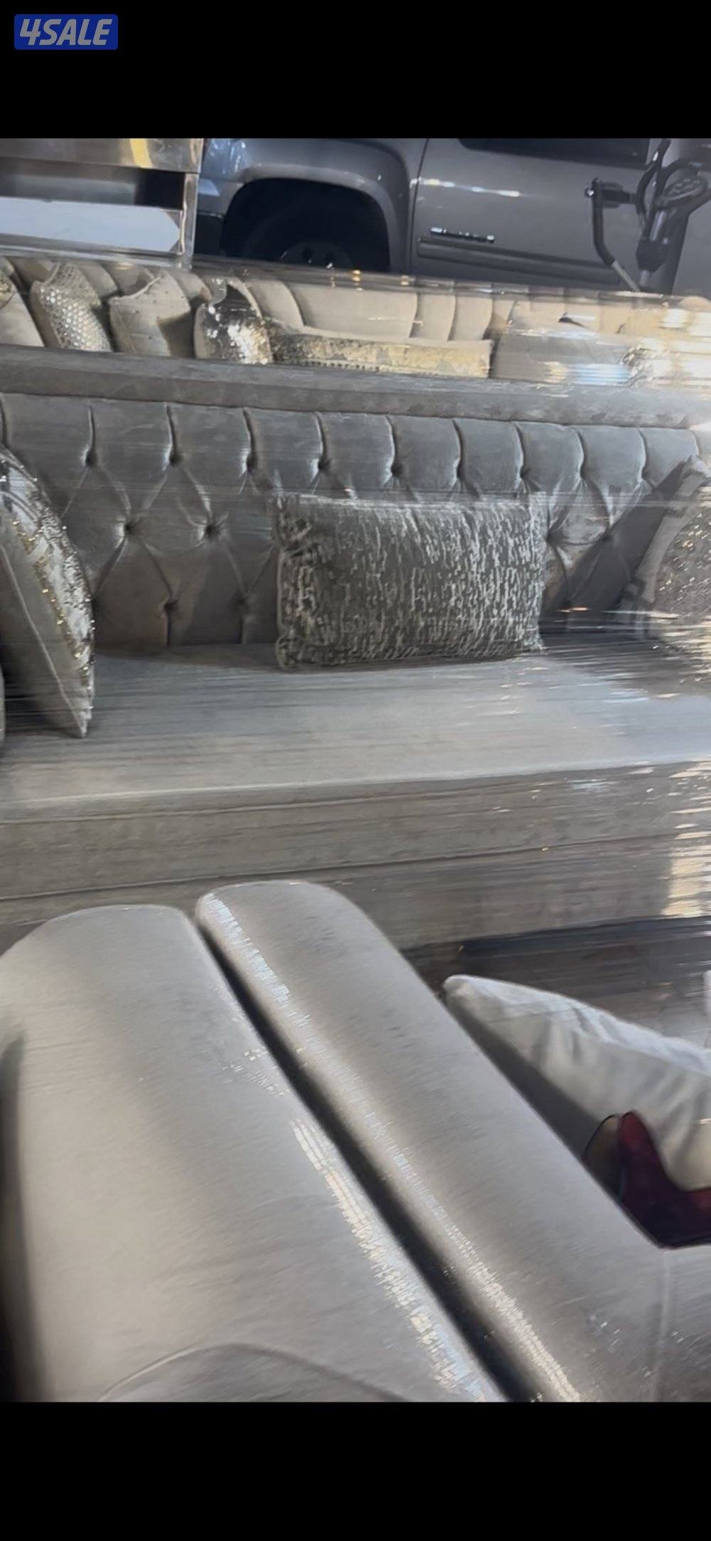 للبيع طقم جلوس تسع قطع نظيف يصلح لصالة كبيرة تغريبا تسعه عشر متر1