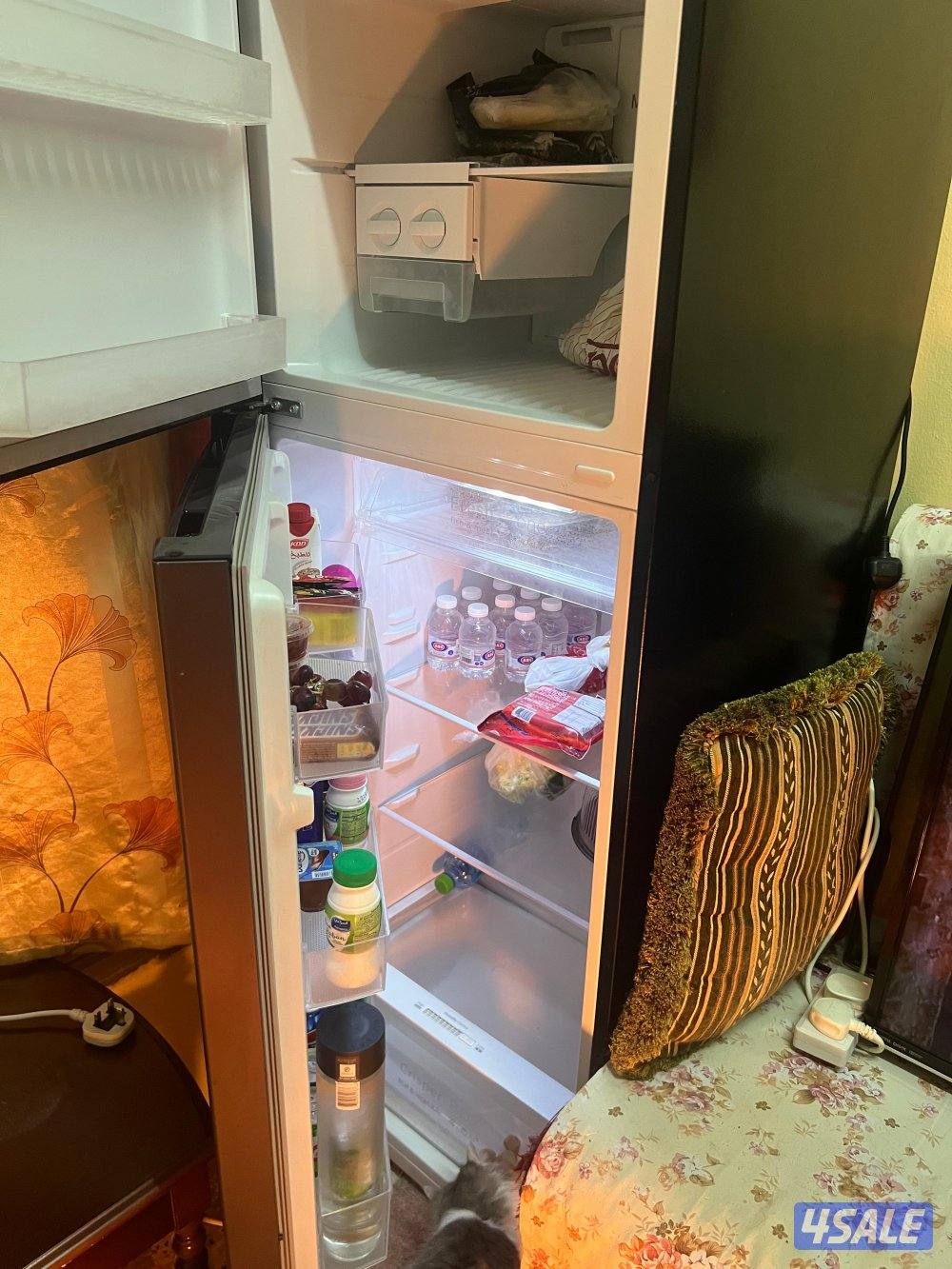 ثلاجه ١٤.٥ قدم ٤١٠ ليتر كالجديده مازالت داخل الضمان1