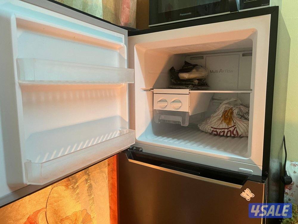 ثلاجه ١٤.٥ قدم ٤١٠ ليتر كالجديده مازالت داخل الضمان3