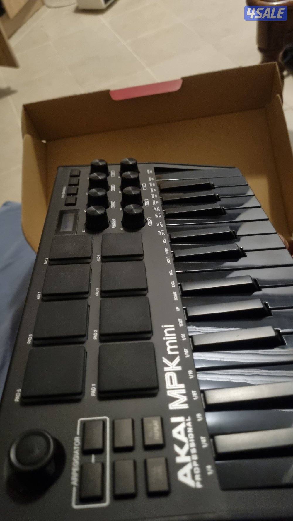 AKAI MPK Mini - Black Special Edition (barely used)3