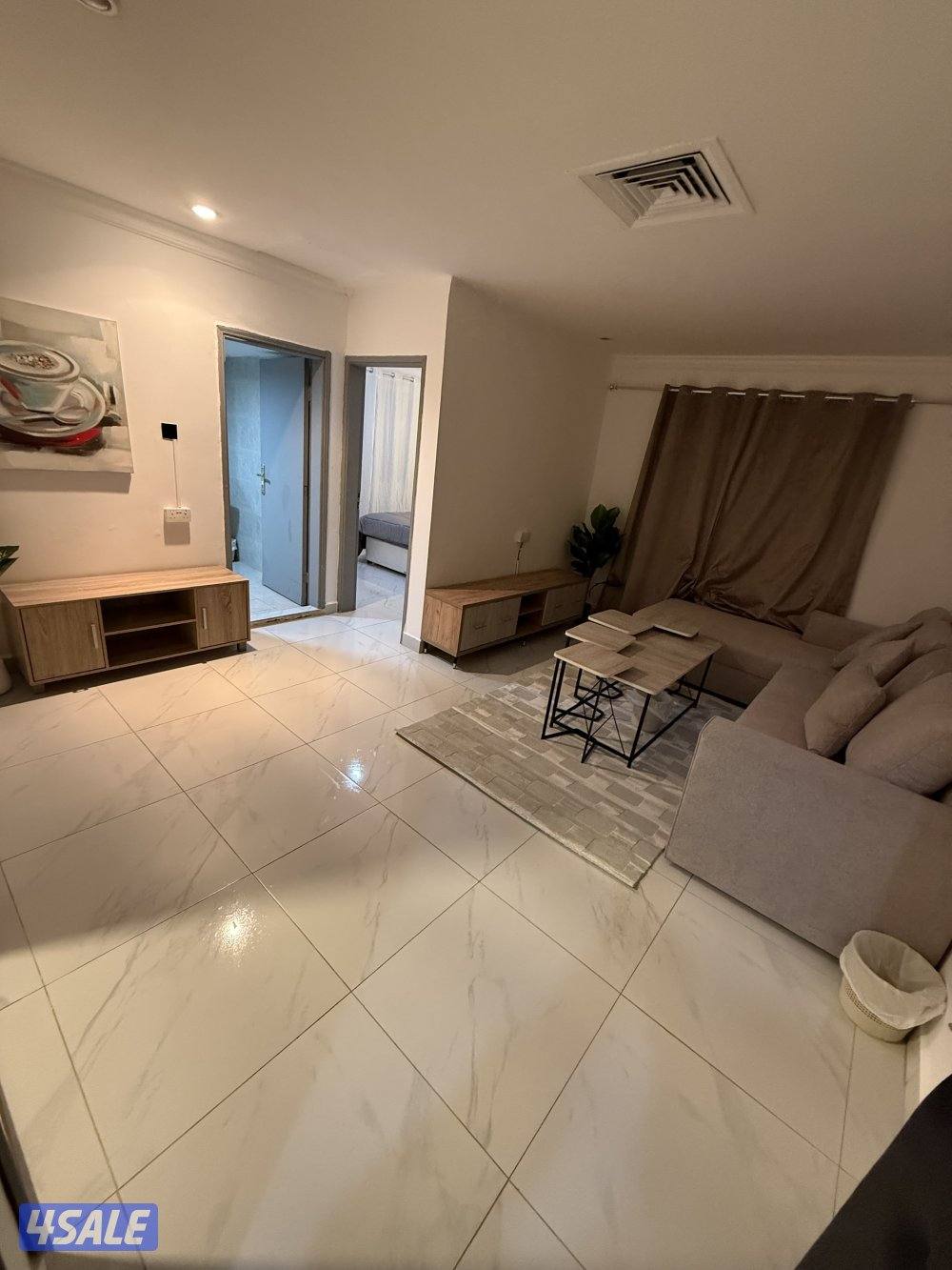 يوجد لدينا شقه خلو الايجار غرفه وصاله ومطبخ وحمام تشطيب سوبر لوكس يوج🚘2