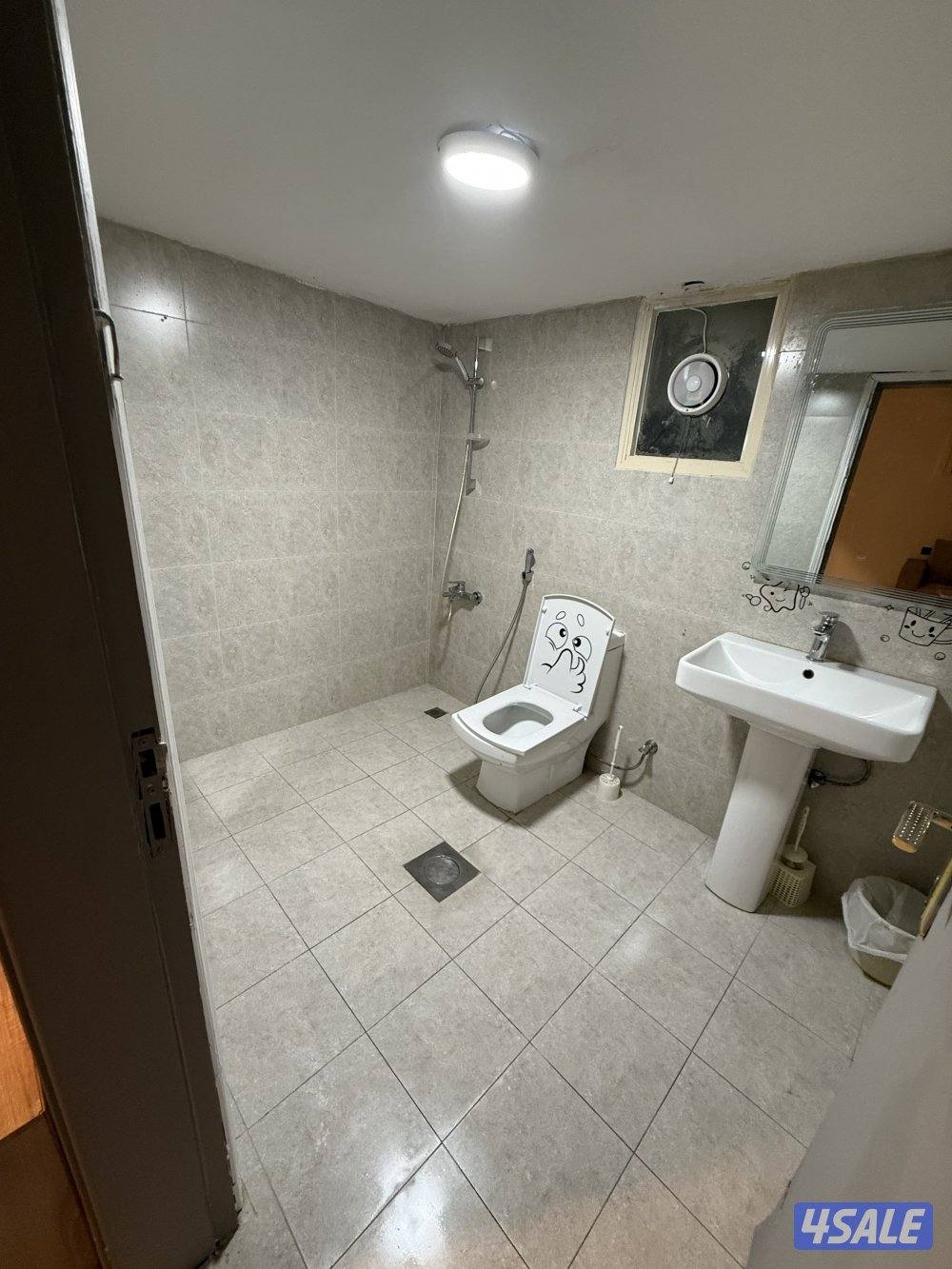 يوجد لدينا شقه خلو الايجار غرفه وصاله ومطبخ وحمام تشطيب سوبر لوكس يوج🚘7