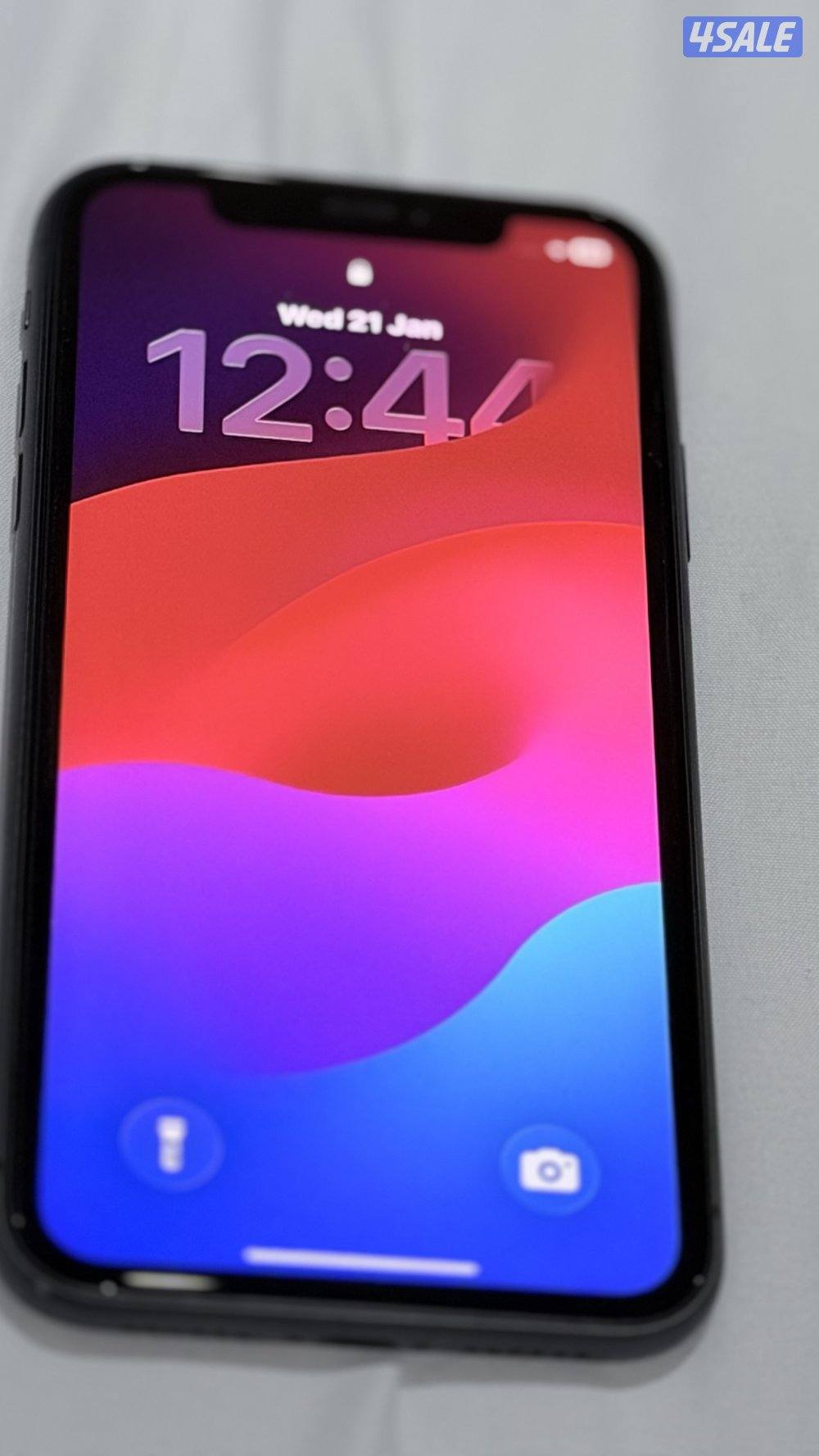 ايفون 11 للبيع بطاريه 83 128 قيقا2