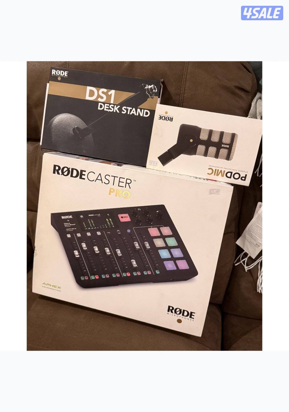 مكسر rodecaster pro للبودكاست ولايف  جديد بالكرتون مع مايك وستاند2