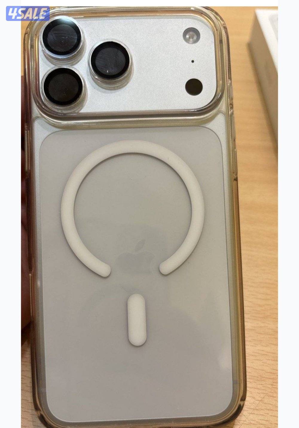 ايفون ١٧ برو ماكس -استخدام أسبوعين- ١٣ دورة شحن + كفر + حماية للشاشة و1