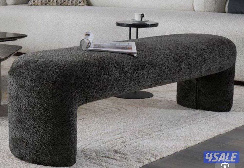 كنب جديد بس لونه ابيض ومعه  طاولات0