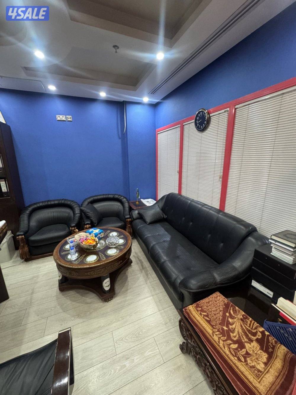 البيع مكتب مؤثث ديكور فاخر في مجمع سلمان الدبوس التجاري الدور الاول1