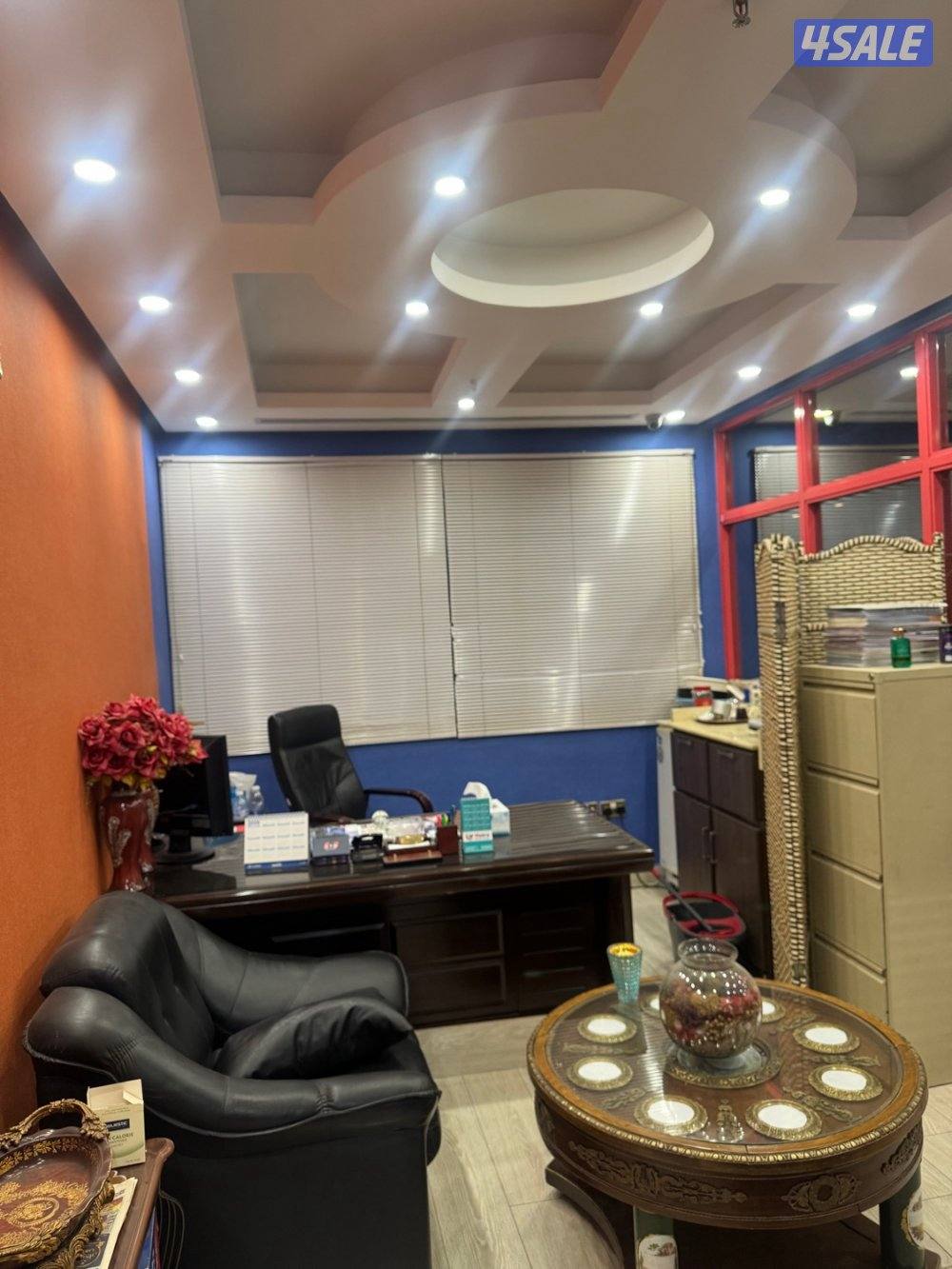 البيع مكتب مؤثث ديكور فاخر في مجمع سلمان الدبوس التجاري الدور الاول3