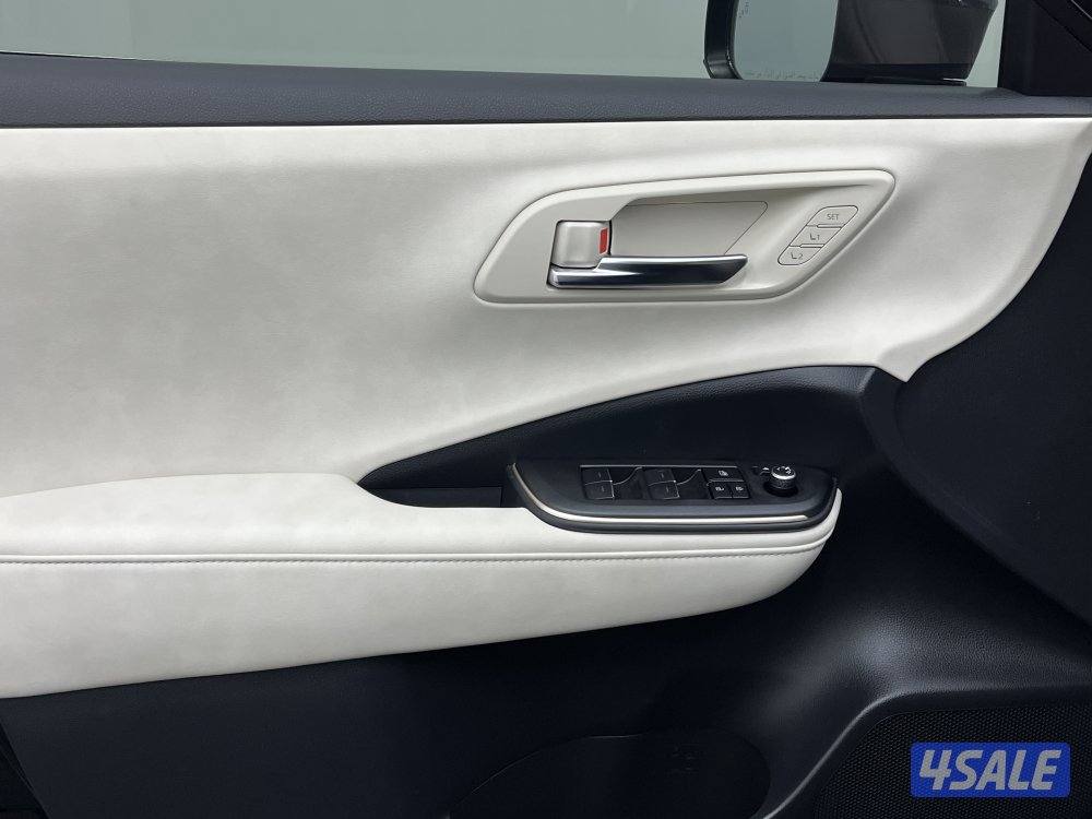 TOYOTA CROWN HYBRID10