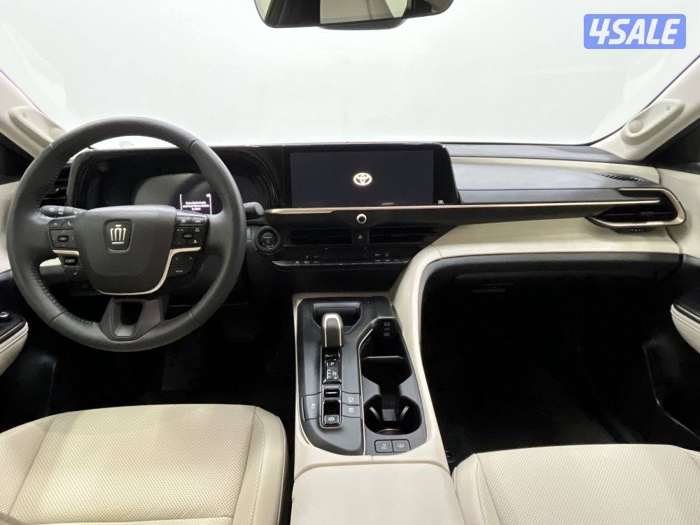 TOYOTA CROWN HYBRID11