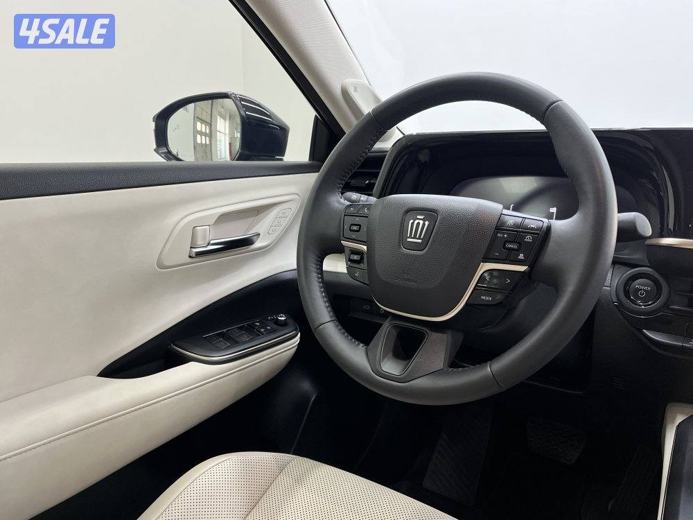 TOYOTA CROWN HYBRID12