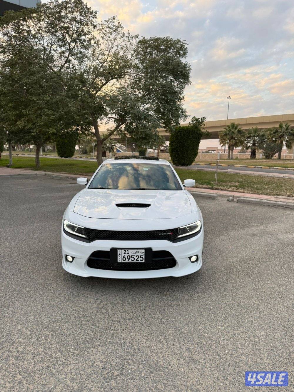 شارجر GT موديل 2022 بحاله الوكالة 6 سلندر اعلى درجه عداد 60 الف فقط2