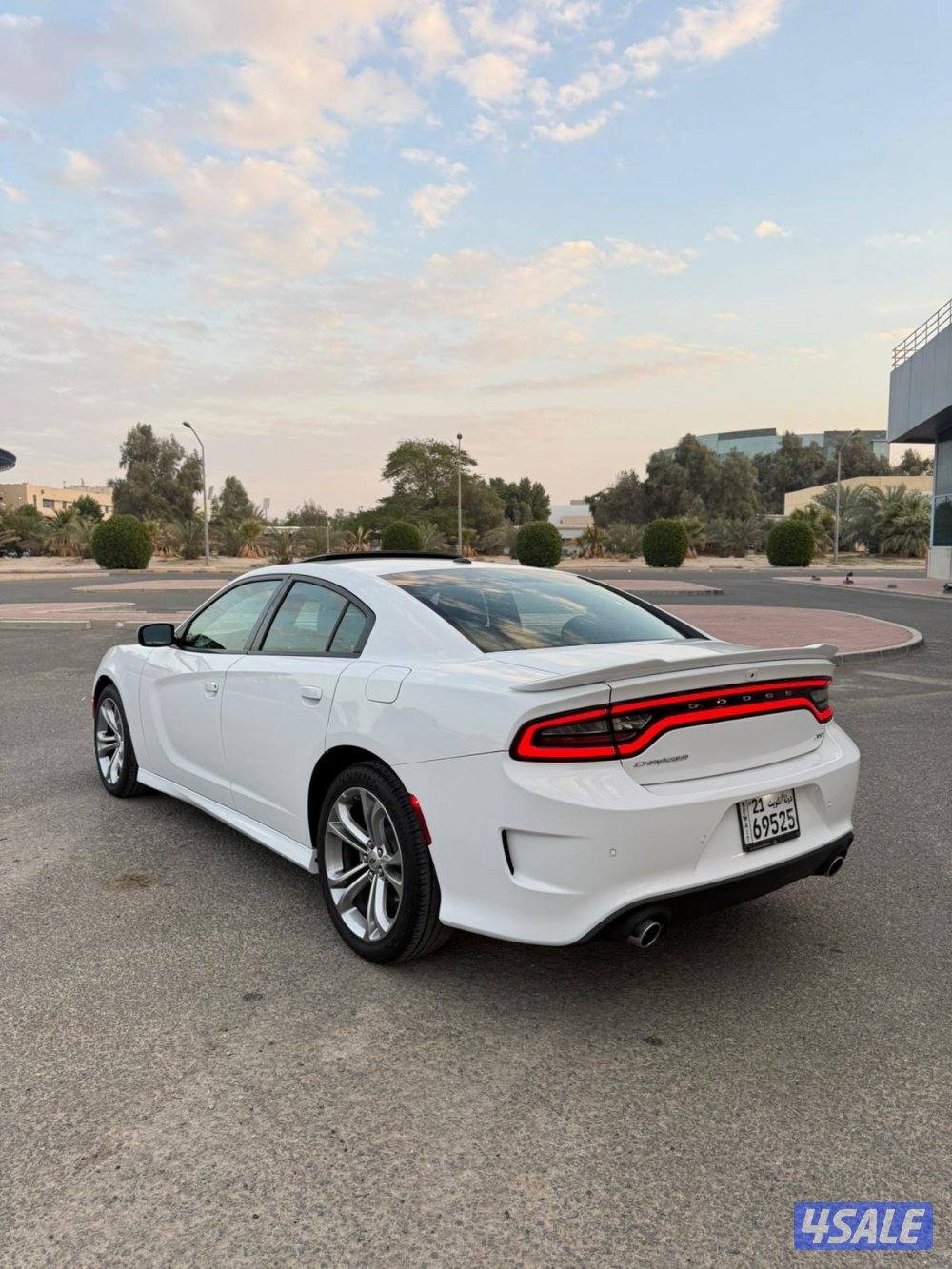 شارجر GT موديل 2022 بحاله الوكالة 6 سلندر اعلى درجه عداد 60 الف فقط3