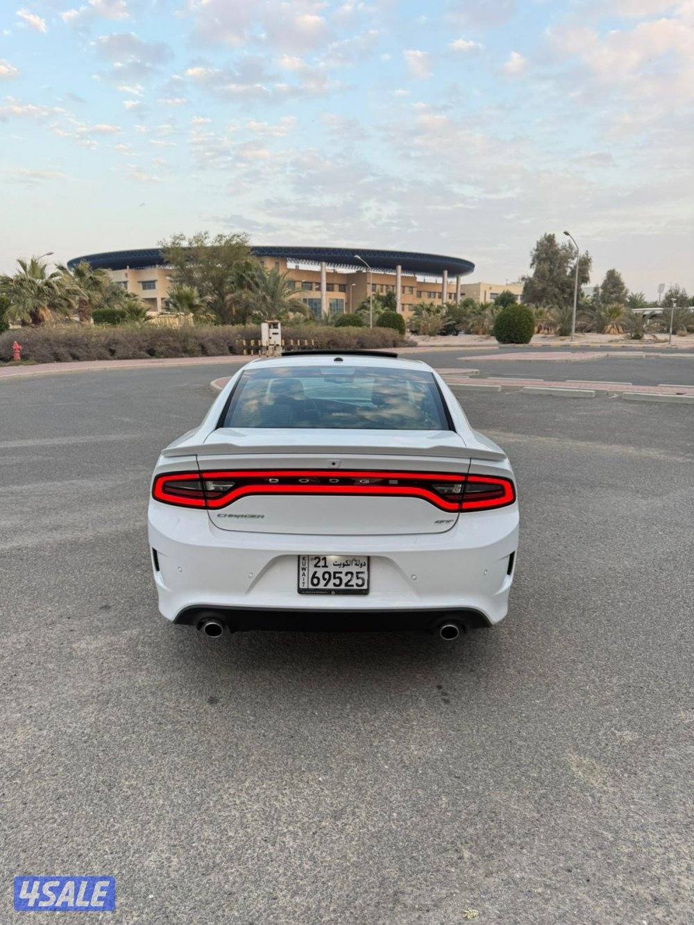 شارجر GT موديل 2022 بحاله الوكالة 6 سلندر اعلى درجه عداد 60 الف فقط4