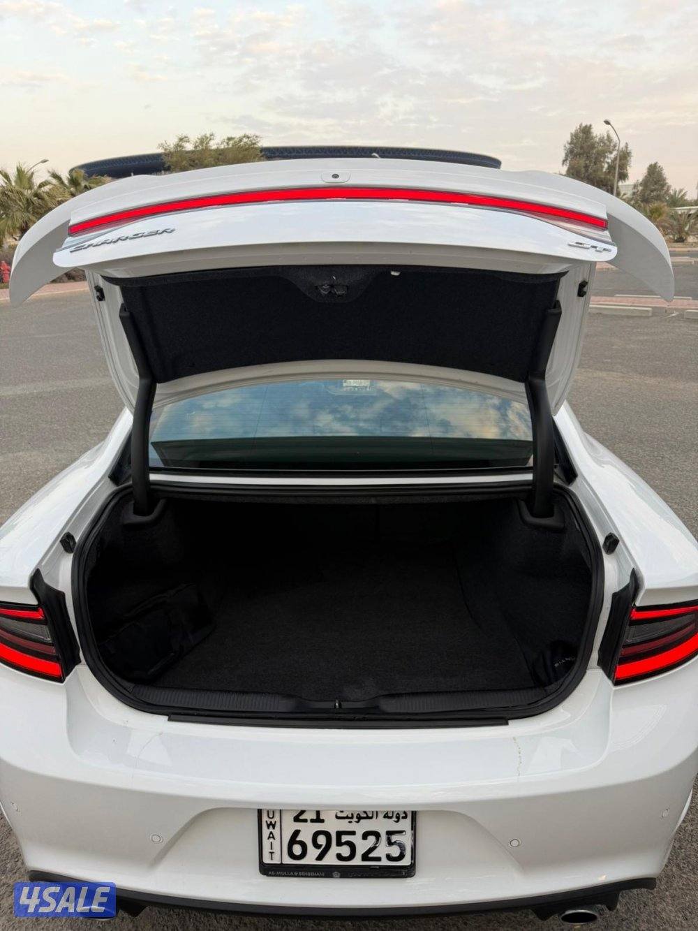 شارجر GT موديل 2022 بحاله الوكالة 6 سلندر اعلى درجه عداد 60 الف فقط6