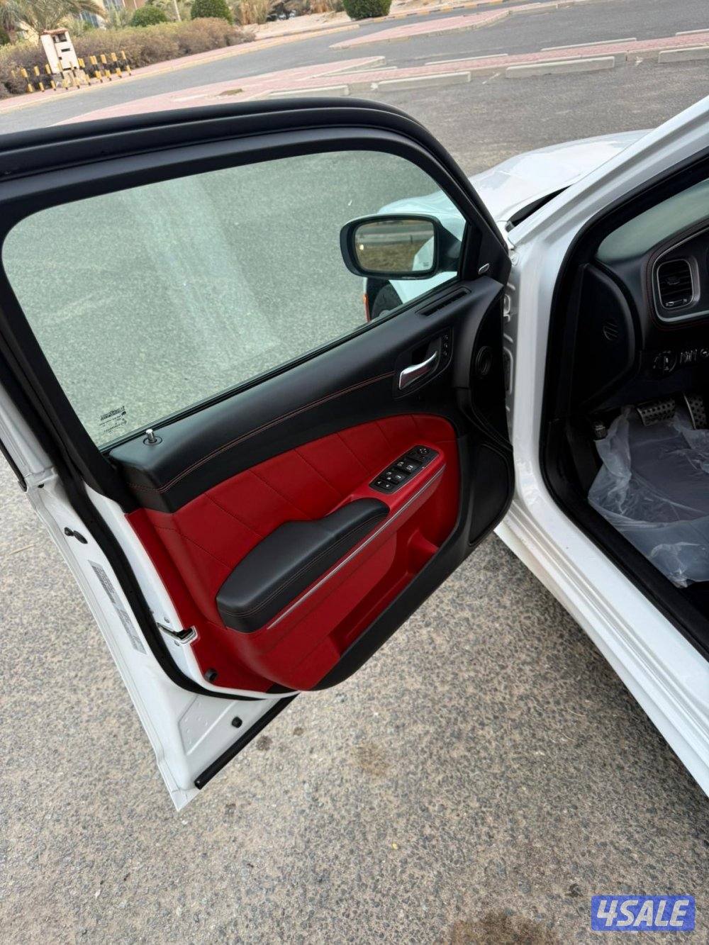 شارجر GT موديل 2022 بحاله الوكالة 6 سلندر اعلى درجه عداد 60 الف فقط10