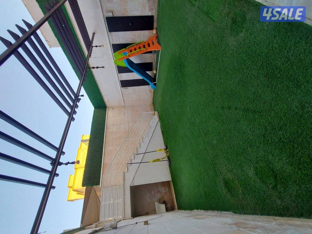 ارضي ساقط مع حديقة خارجية0