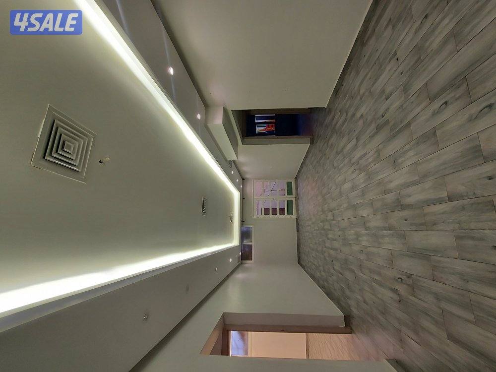 ارضي ساقط مع حديقة خارجية1