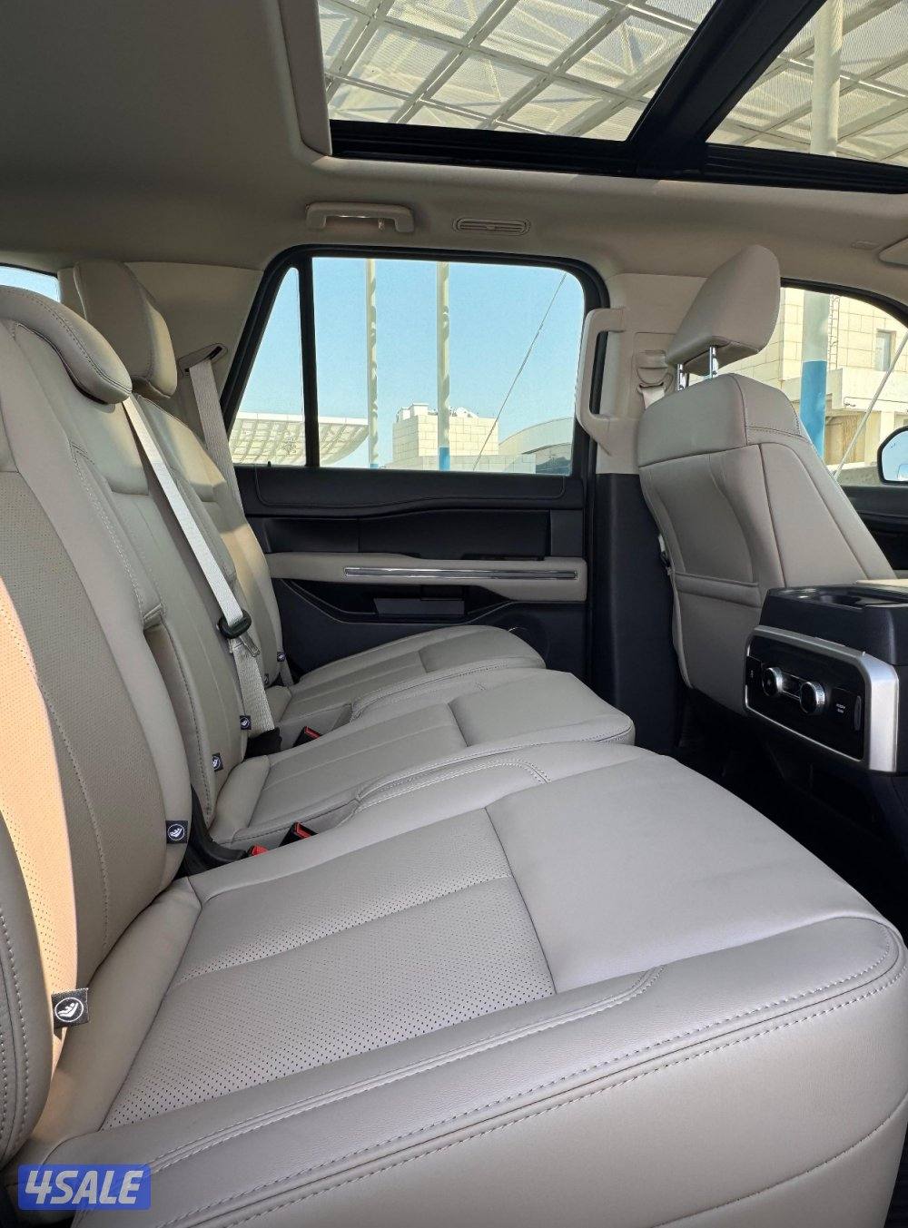 للبيع فورد اكسبديشن XLT موديل 2024 الغانم عداد 7 الاف كم صبغ الوكالة9