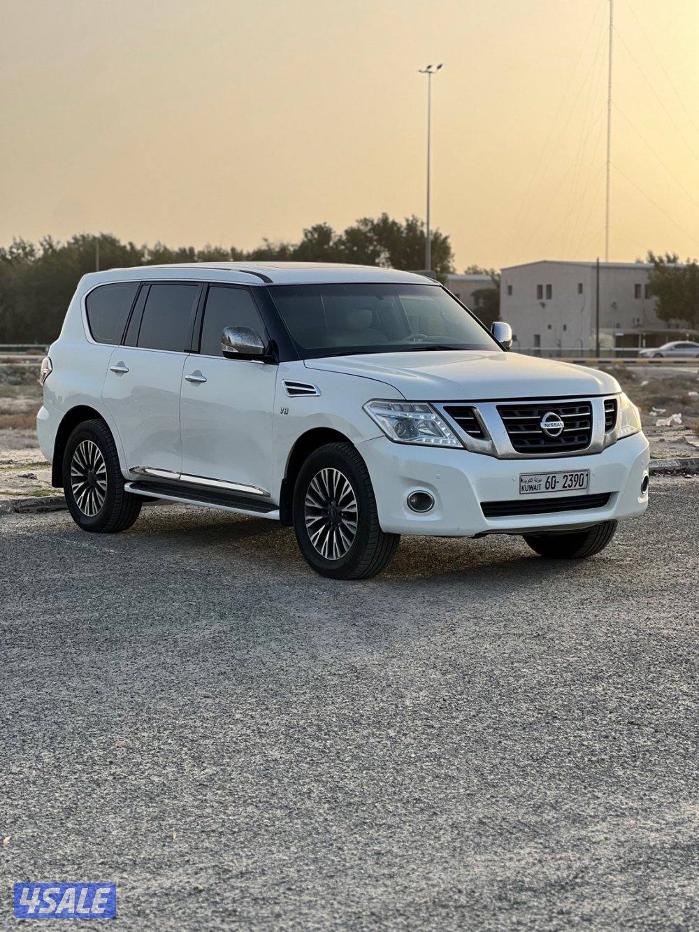 للبيع باترول 2013 عداد 300 مكينه 320 شرط الفحص قير مكينه شاصي0