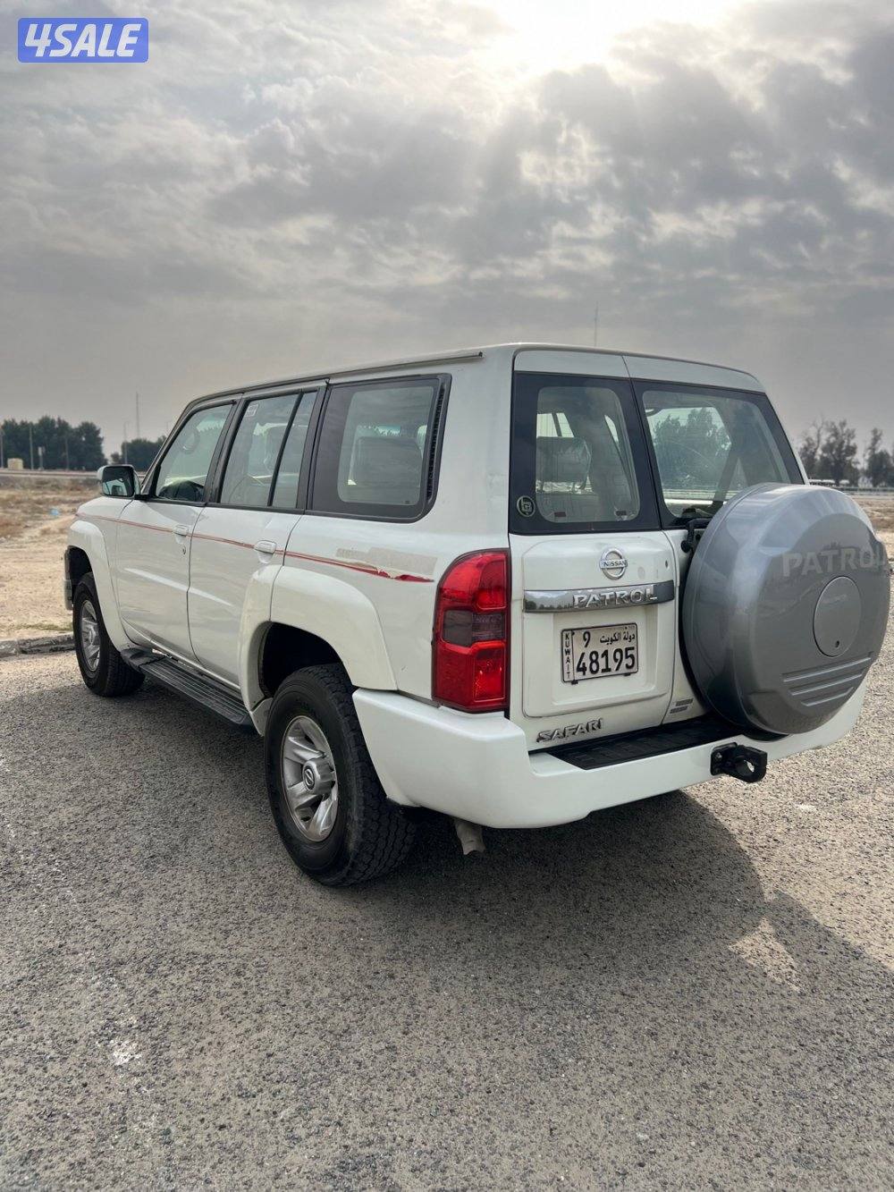 للبيع نيسان فتك 2006 القير تماتيك شرط الفحص قير مكينة شاصي لايوثر3