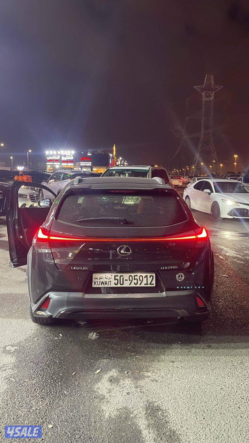 للبيع لكزس ux 2020 f sport الدرجه الاولى اعلى فئه6