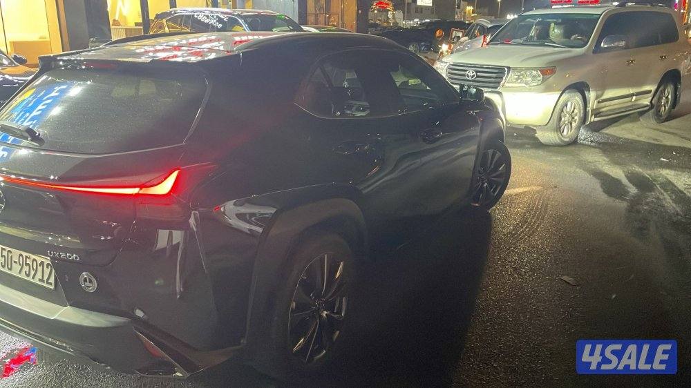 للبيع لكزس ux 2020 f sport الدرجه الاولى اعلى فئه8