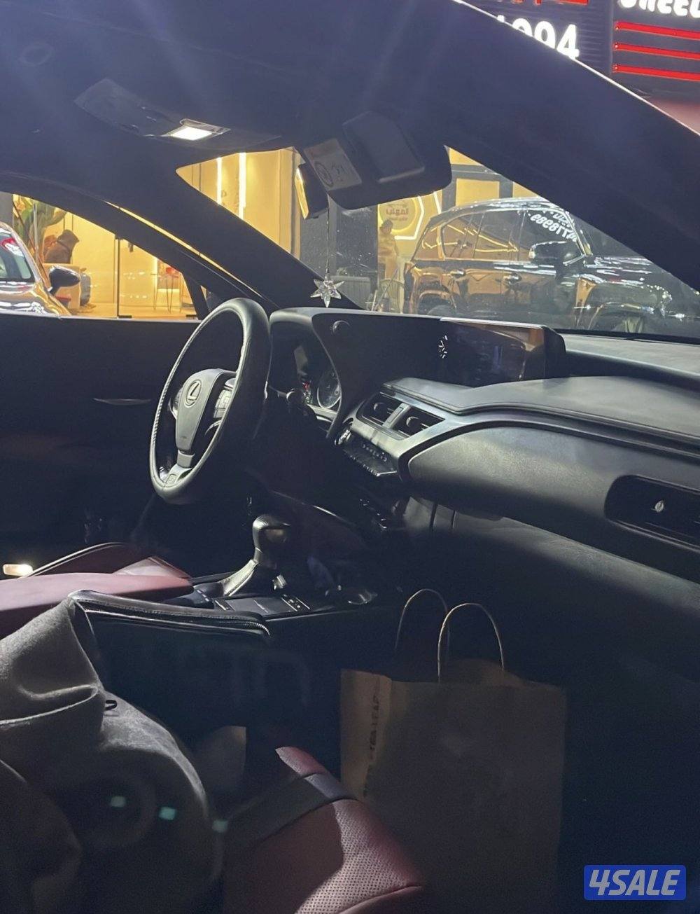 للبيع لكزس ux 2020 f sport الدرجه الاولى اعلى فئه9
