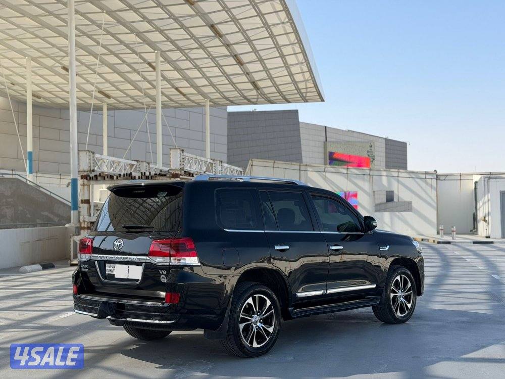 لاند كروزر GX.R ثمانيه سلندر موديل 2018 وكالة الكويت الساير5