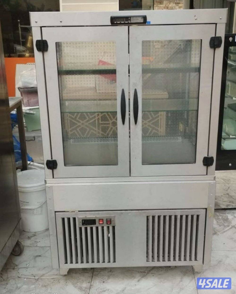 للبيع عدة مطعم مستعجل2