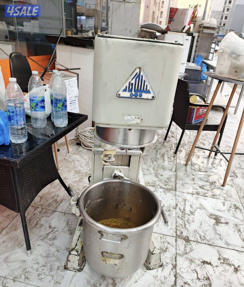 للبيع عدة مطعم مستعجل9