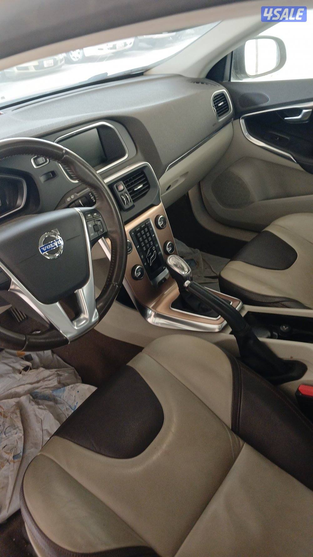 فولفو v40 موديل 2013 صبغ وكالة3