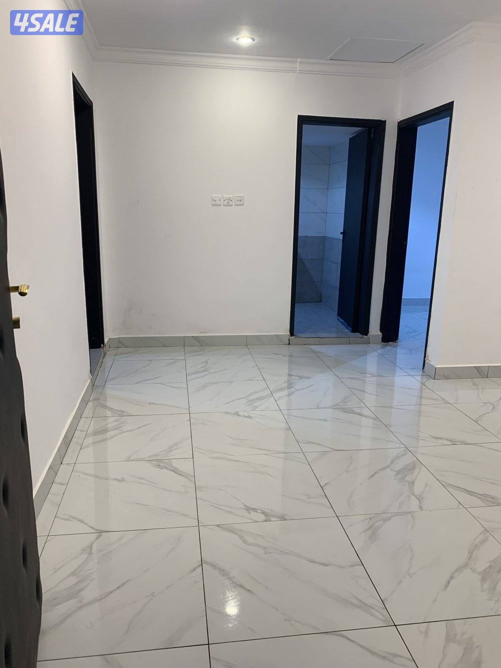 يوجد لدينا شقق الايجار خلو وفاضي غرفة وصالة ومطبخ وحمام تشطيب الكوتين2