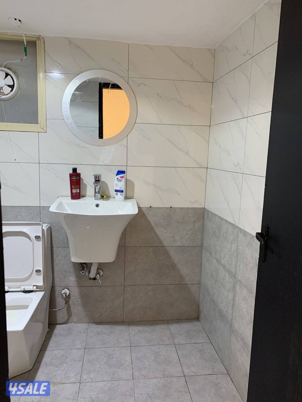 يوجد لدينا شقق الايجار خلو وفاضي غرفة وصالة ومطبخ وحمام تشطيب الكوتين4