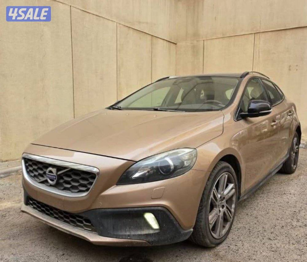 فولفو v40 موديل 2013 صبغ وكالة0