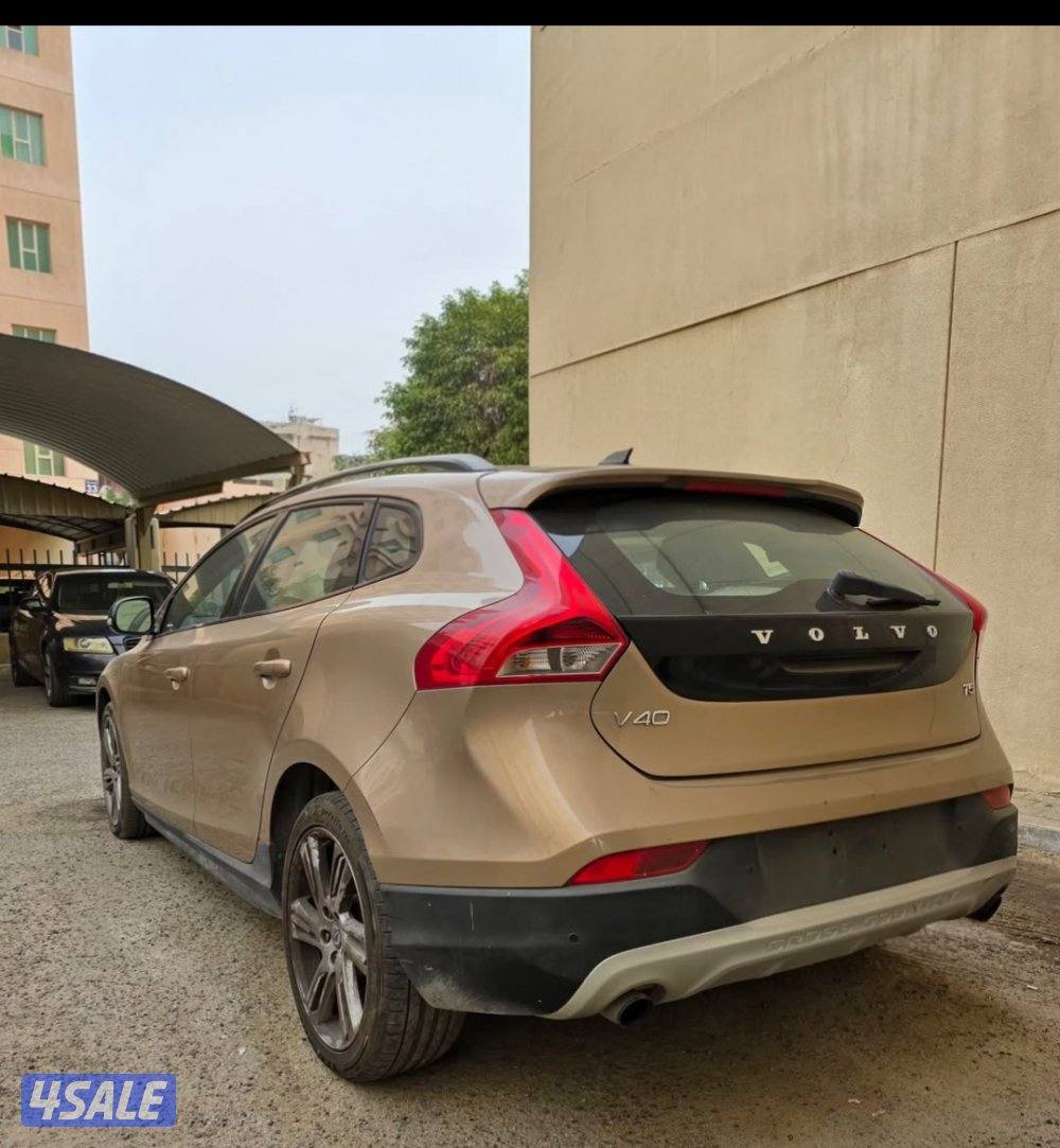 فولفو v40 موديل 2013 صبغ وكالة6