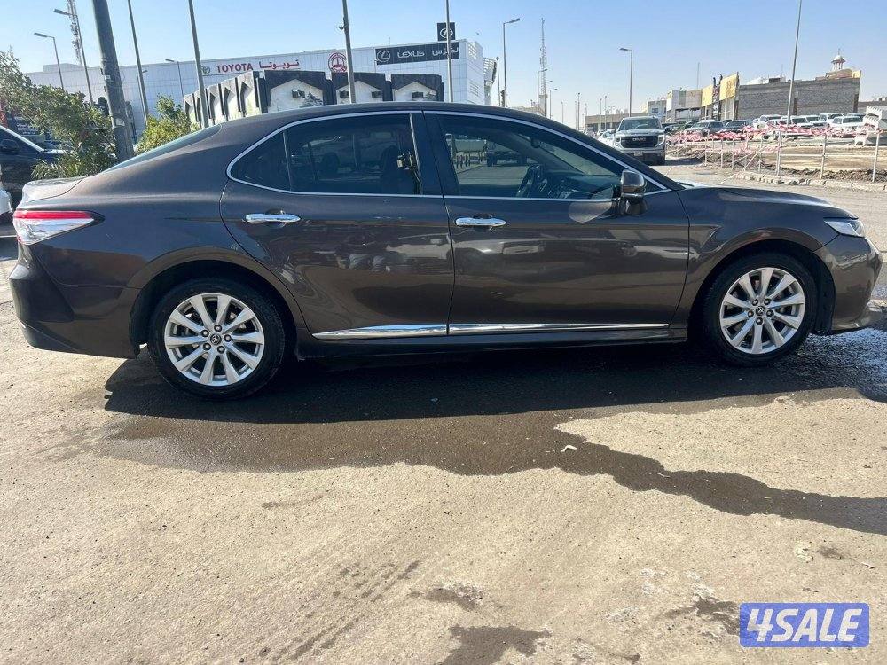 تيوتا كامرى V4 -GLE موديل 2019 ماشى 126.000 k.m وارد الساير .صبغ وكالة3