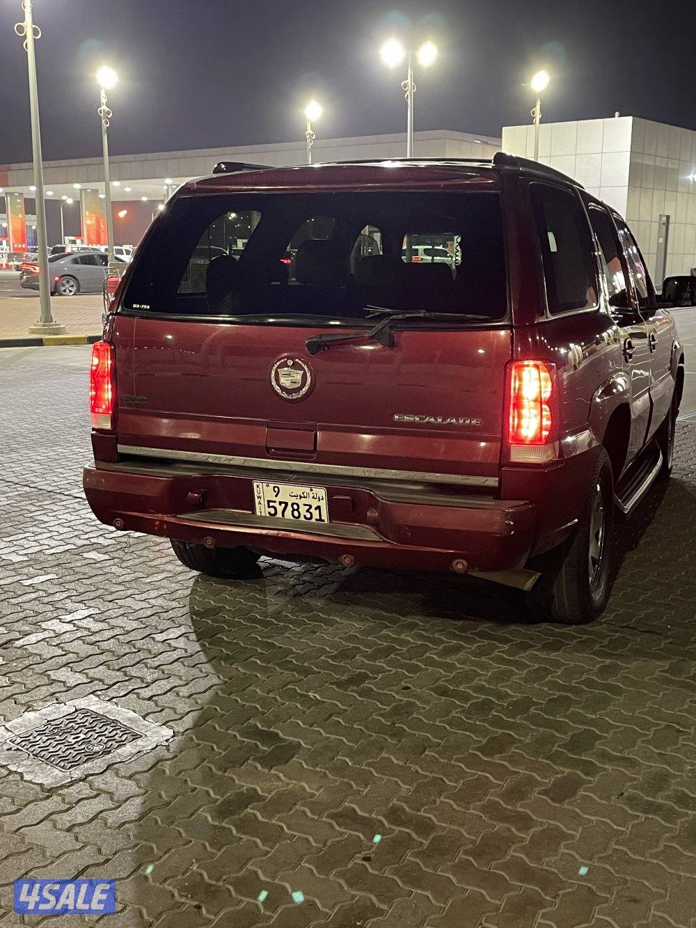 للبيع اسكاليد موديل ٢٠٠٣2