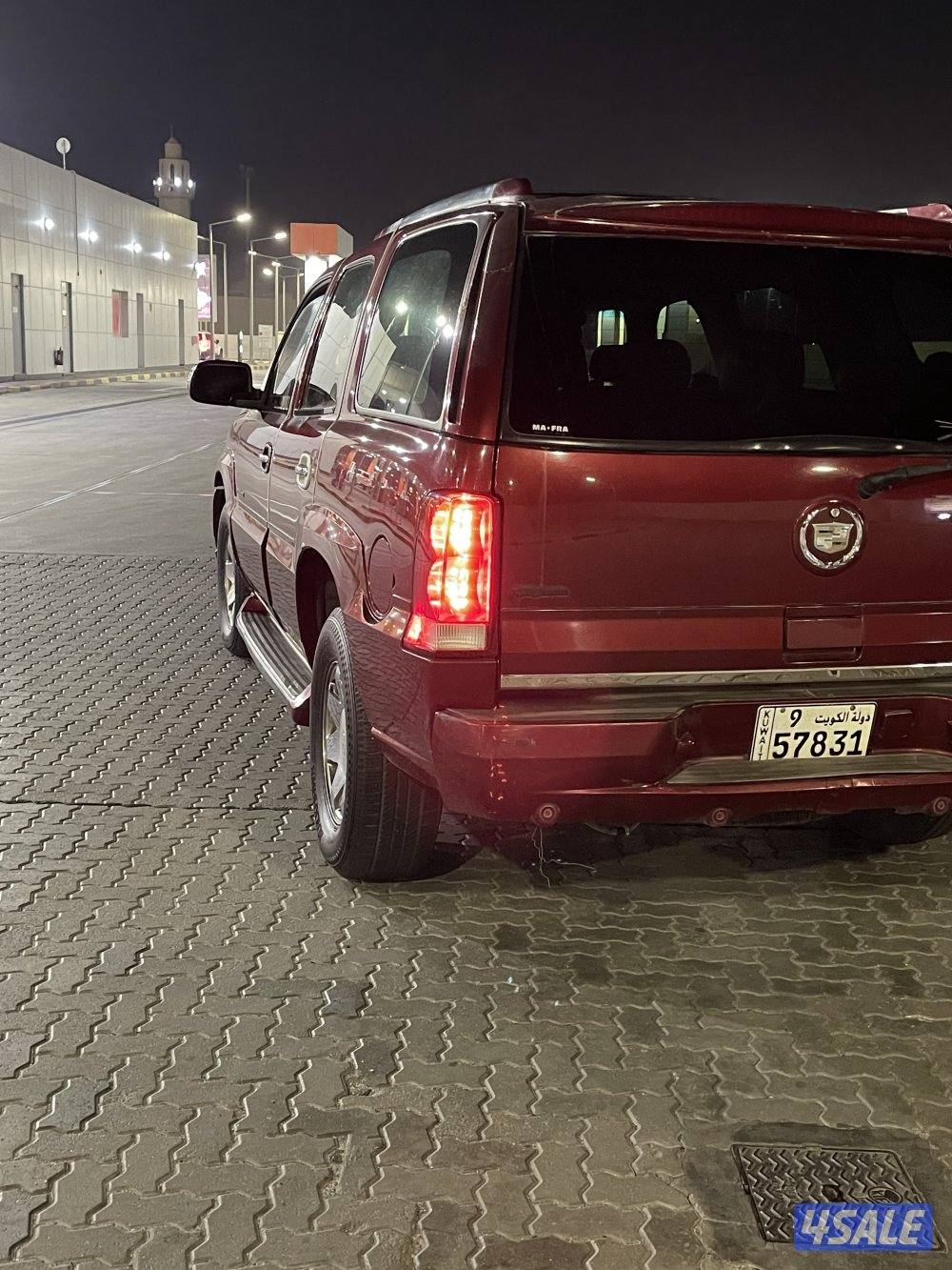 للبيع اسكاليد موديل ٢٠٠٣3