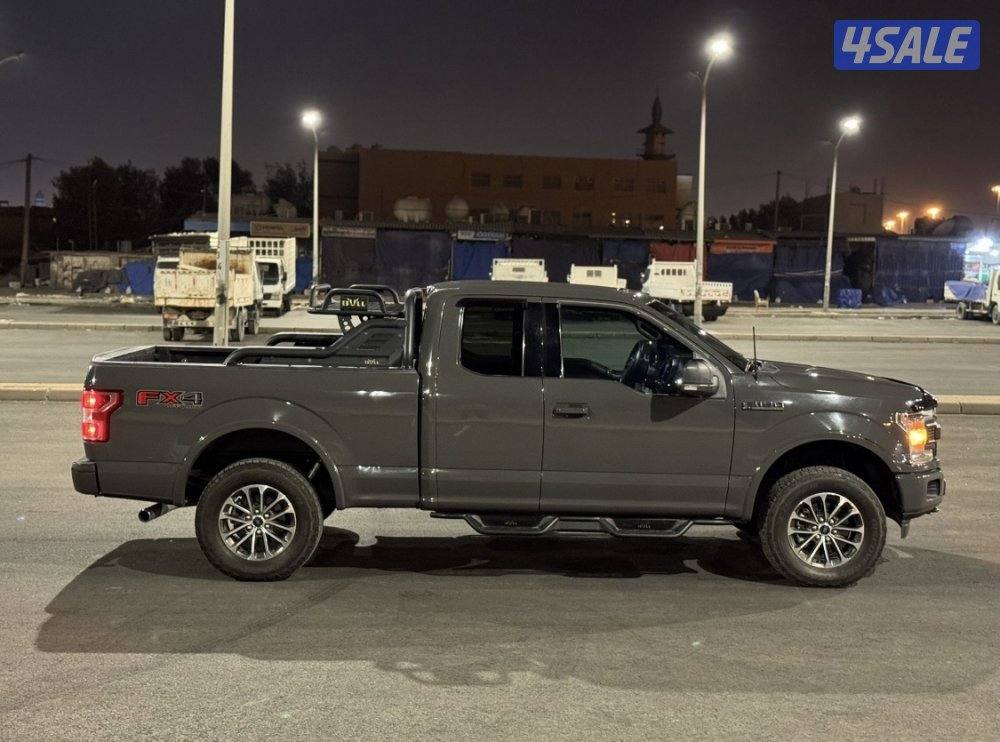 وانيت فورد F150 بحالة الوكالة كامل مواصفات عدا الفتحه ماشي 1350004