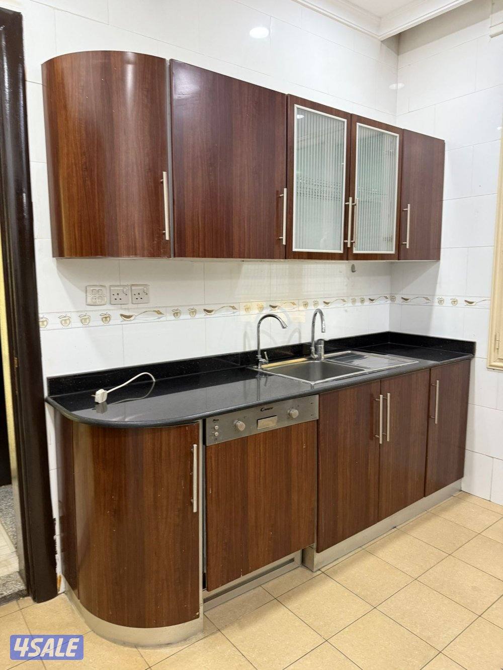 للايجار شقة في القادسية  ٤ غرفة صالة مطبخ مجهز2