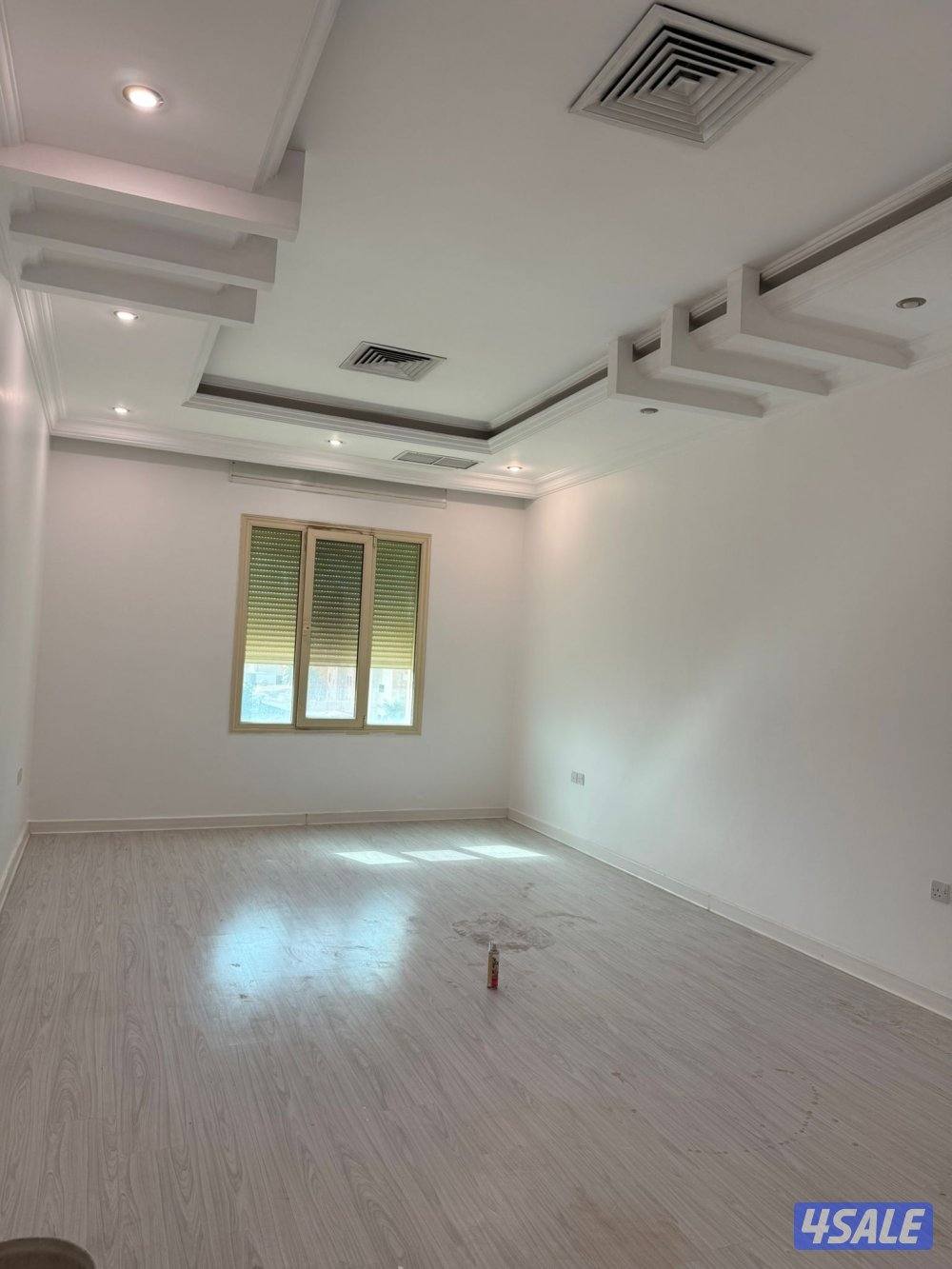 للايجار شقة في القادسية  ٤ غرفة صالة مطبخ مجهز5